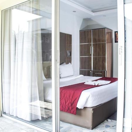 Glee Hotel Aliayabiagba 외부 사진