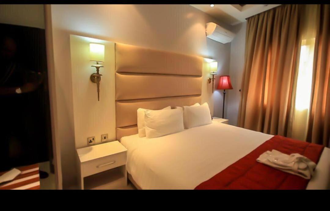 Glee Hotel Aliayabiagba 외부 사진