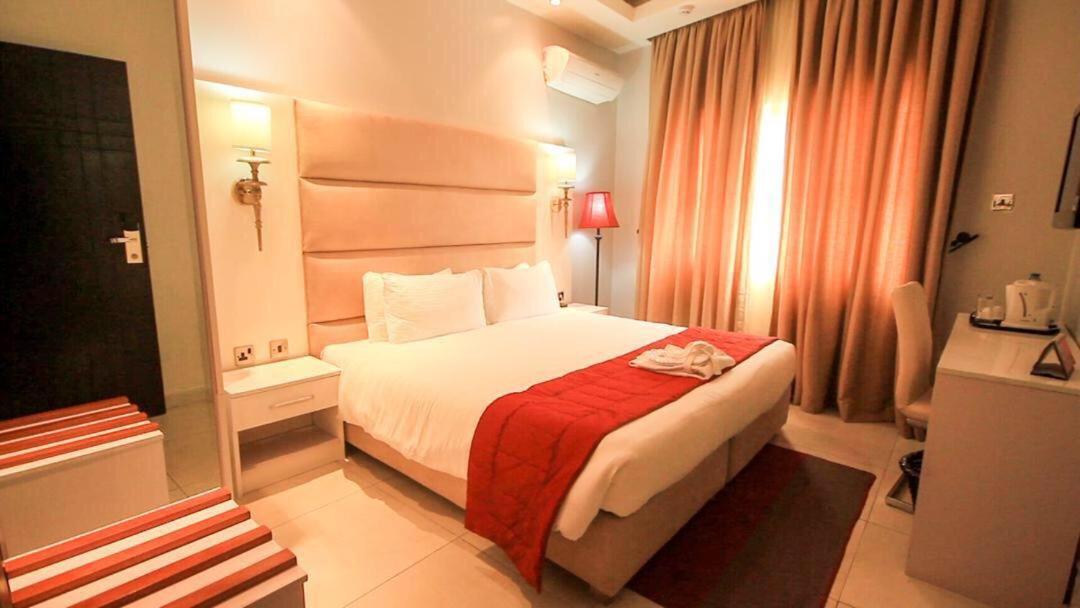 Glee Hotel Aliayabiagba 외부 사진