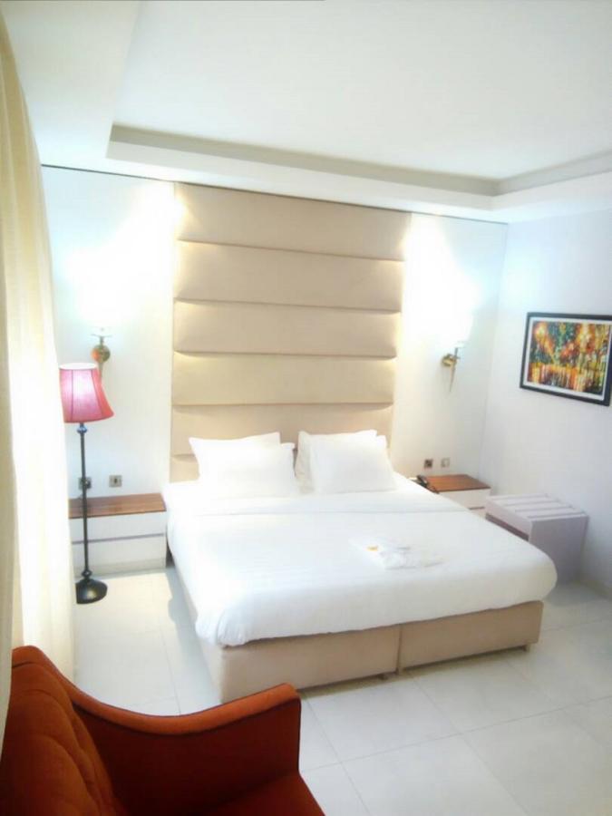 Glee Hotel Aliayabiagba 외부 사진