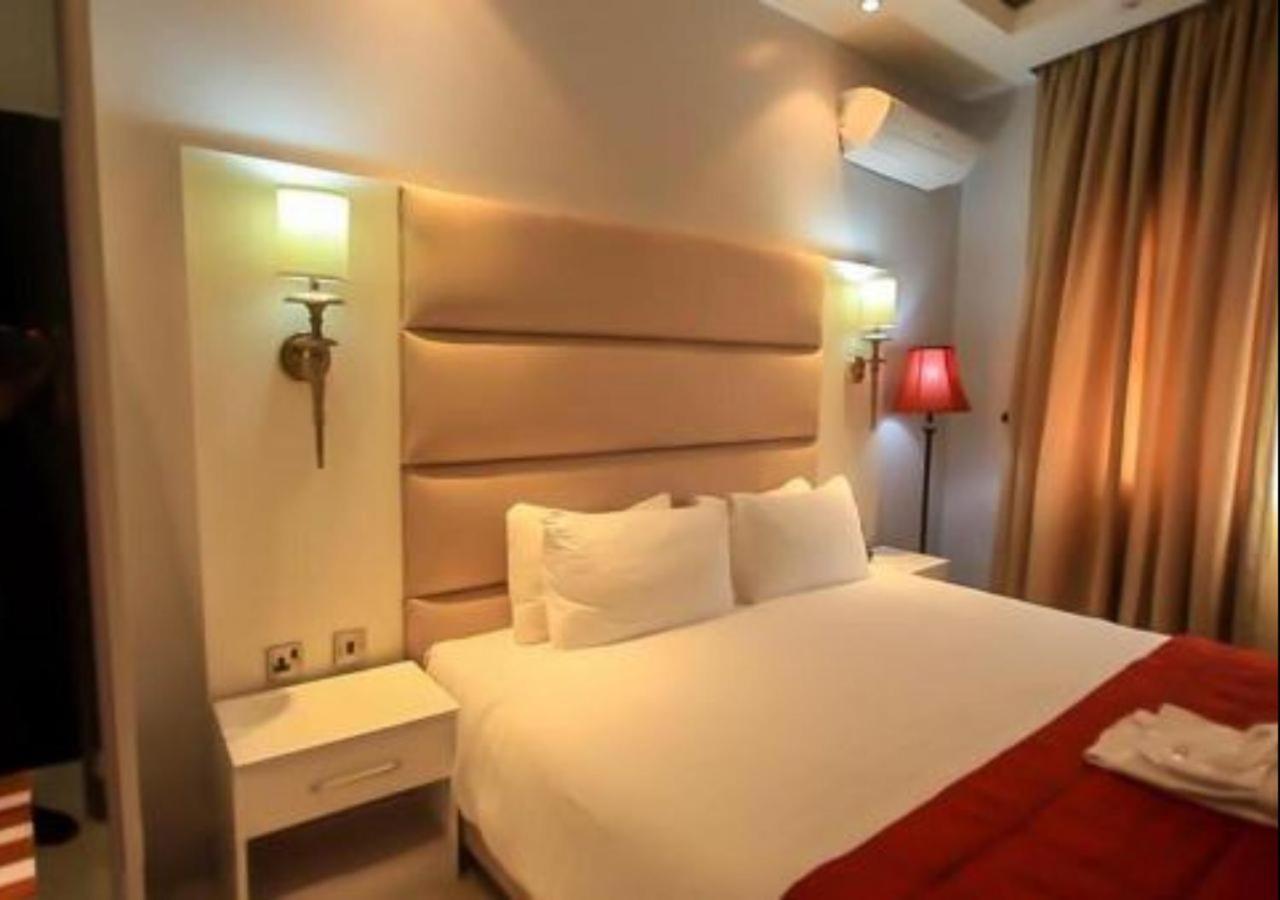 Glee Hotel Aliayabiagba 외부 사진