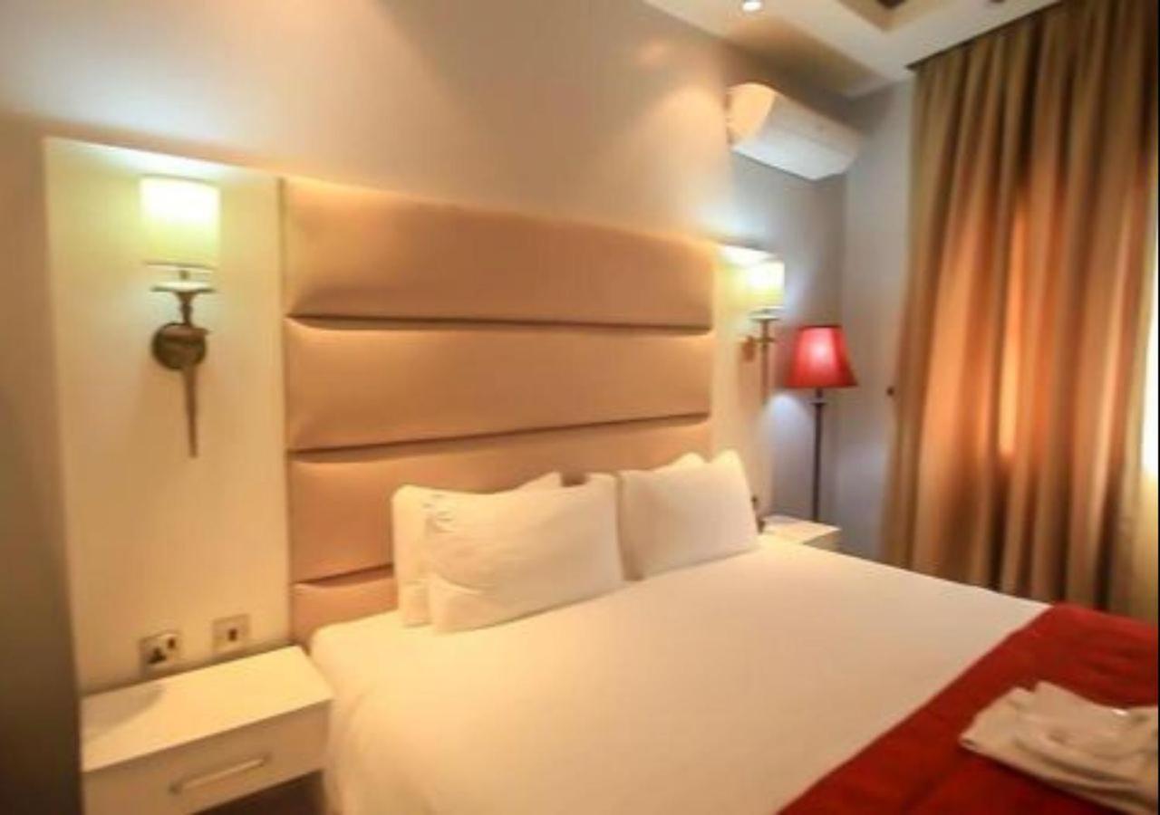 Glee Hotel Aliayabiagba 외부 사진