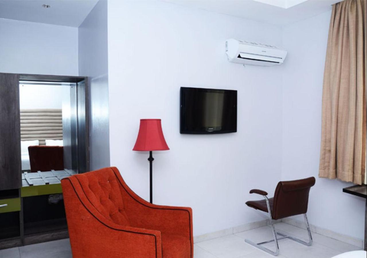 Glee Hotel Aliayabiagba 외부 사진