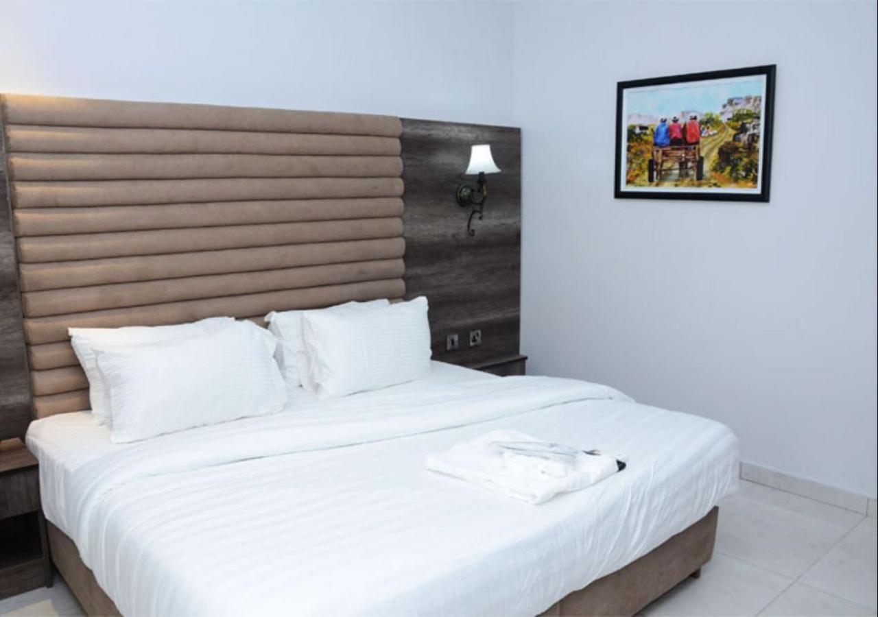 Glee Hotel Aliayabiagba 외부 사진