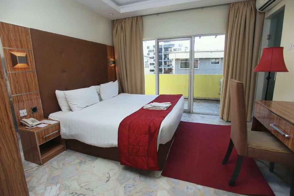 Glee Hotel Aliayabiagba 외부 사진