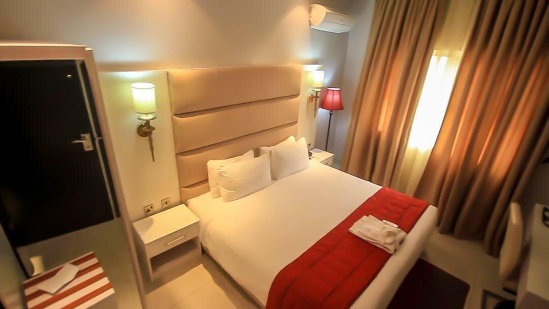 Glee Hotel Aliayabiagba 외부 사진