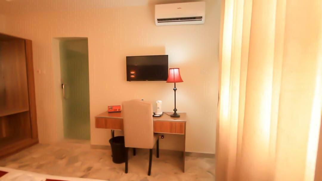 Glee Hotel Aliayabiagba 외부 사진